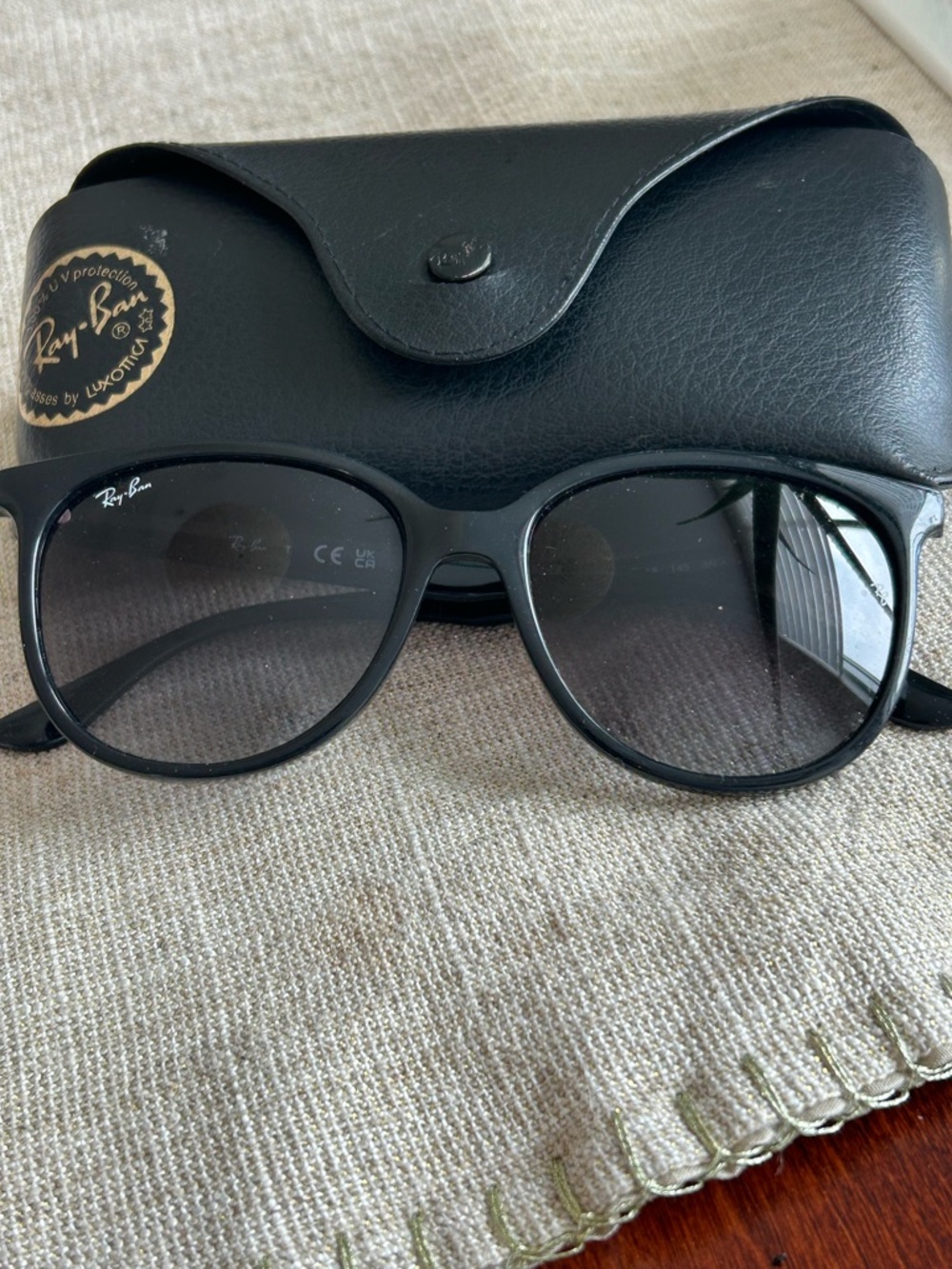 Ray-Ban BlackSunglasses with case